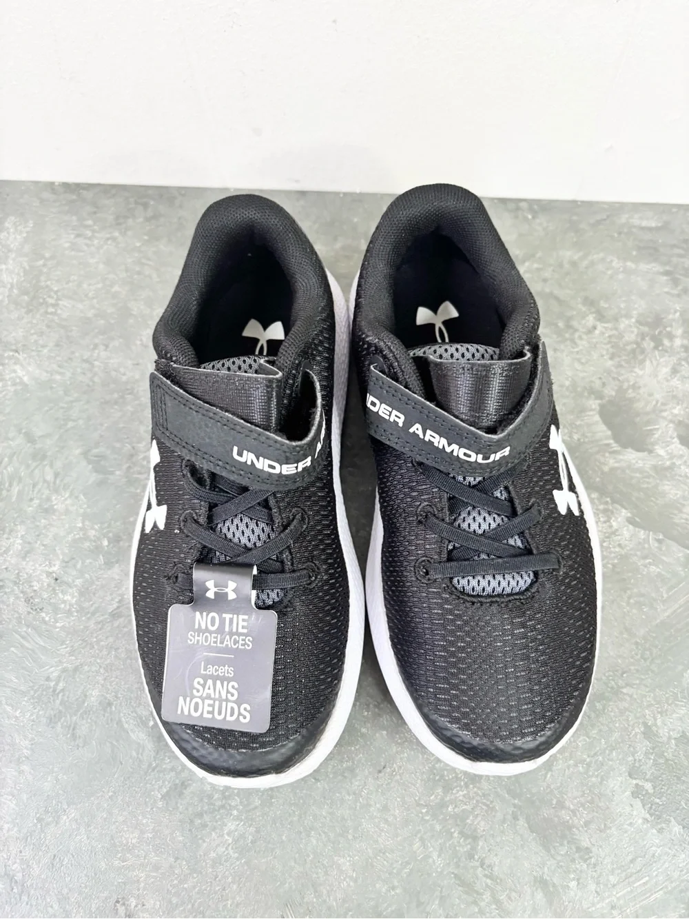 Under Armour Boys Pursuit 2 black white sneaker athletic no tie size 13.5